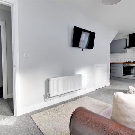 Nelson By The Docks Serviced Apartments By Roomsbooked Глостър Екстериор снимка