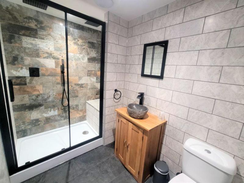 Nelson By The Docks Serviced Apartments By Roomsbooked Глостър Екстериор снимка
