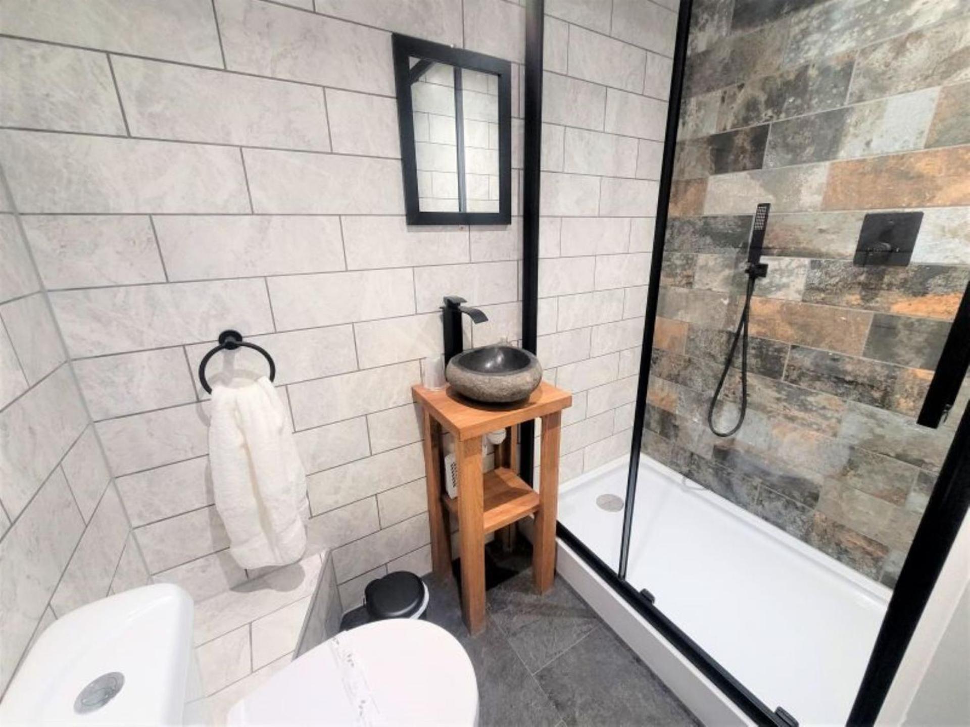 Nelson By The Docks Serviced Apartments By Roomsbooked Глостър Екстериор снимка