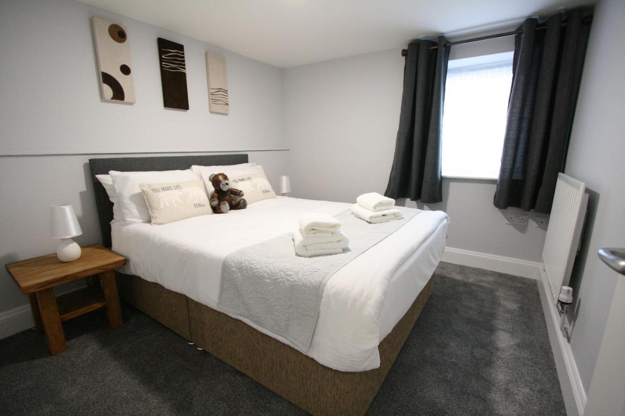 Nelson By The Docks Serviced Apartments By Roomsbooked Глостър Екстериор снимка