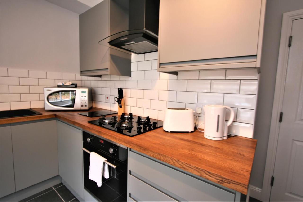 Nelson By The Docks Serviced Apartments By Roomsbooked Глостър Екстериор снимка