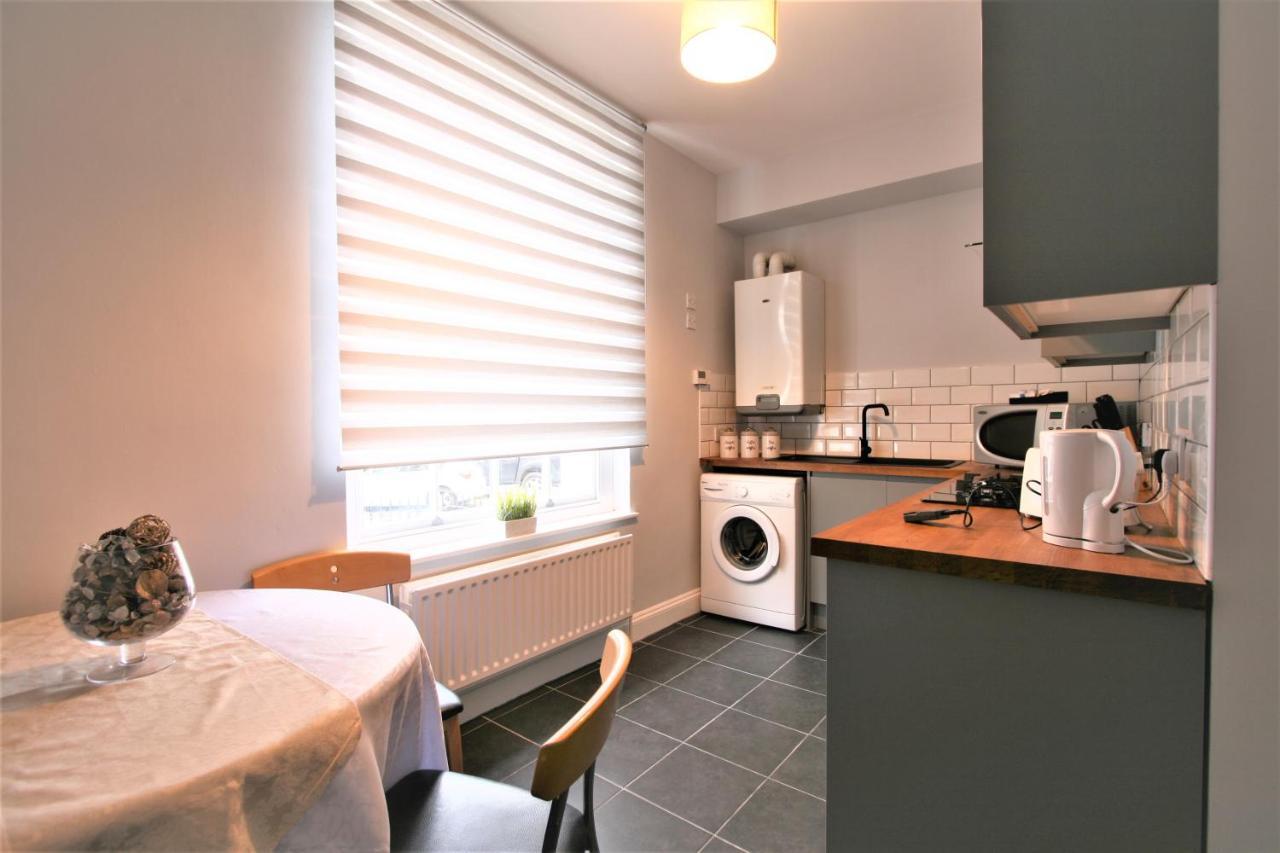 Nelson By The Docks Serviced Apartments By Roomsbooked Глостър Екстериор снимка