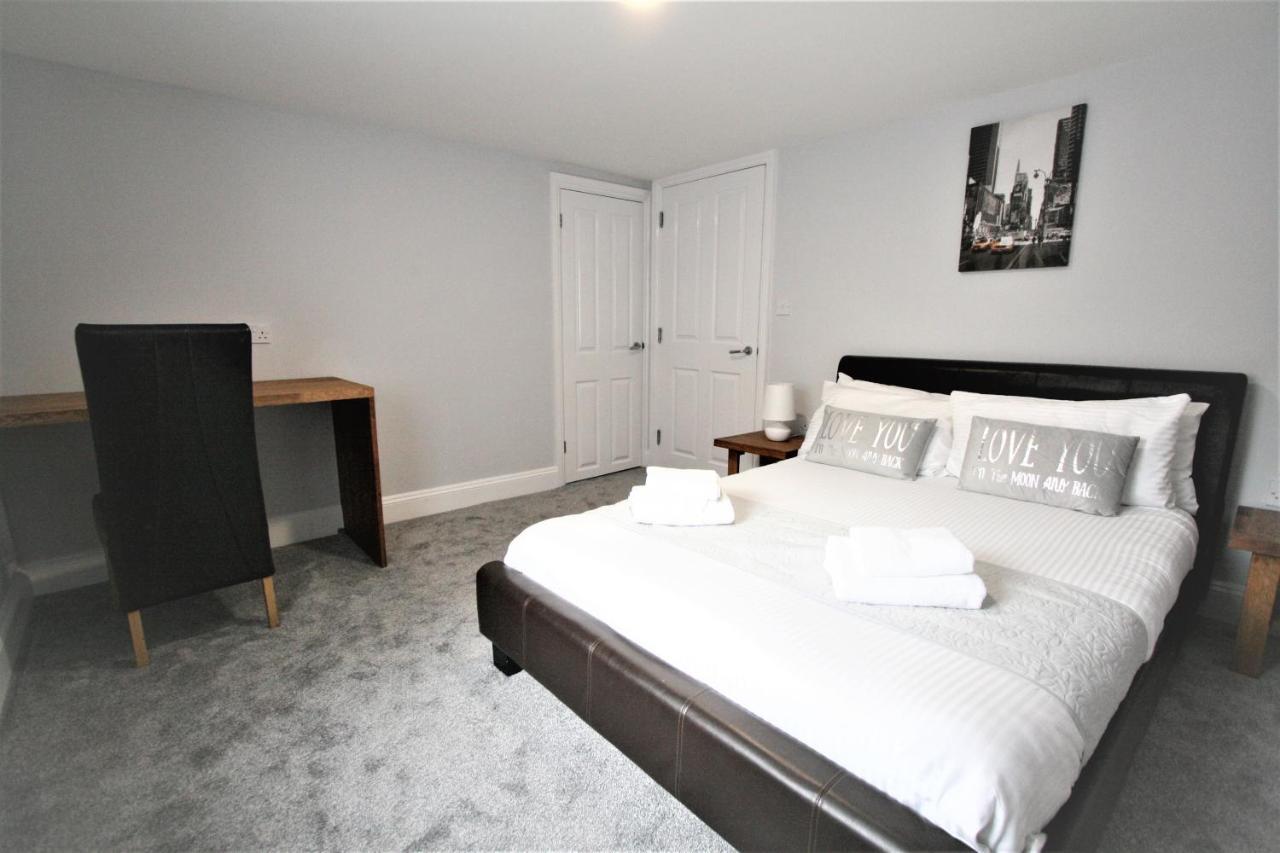 Nelson By The Docks Serviced Apartments By Roomsbooked Глостър Екстериор снимка