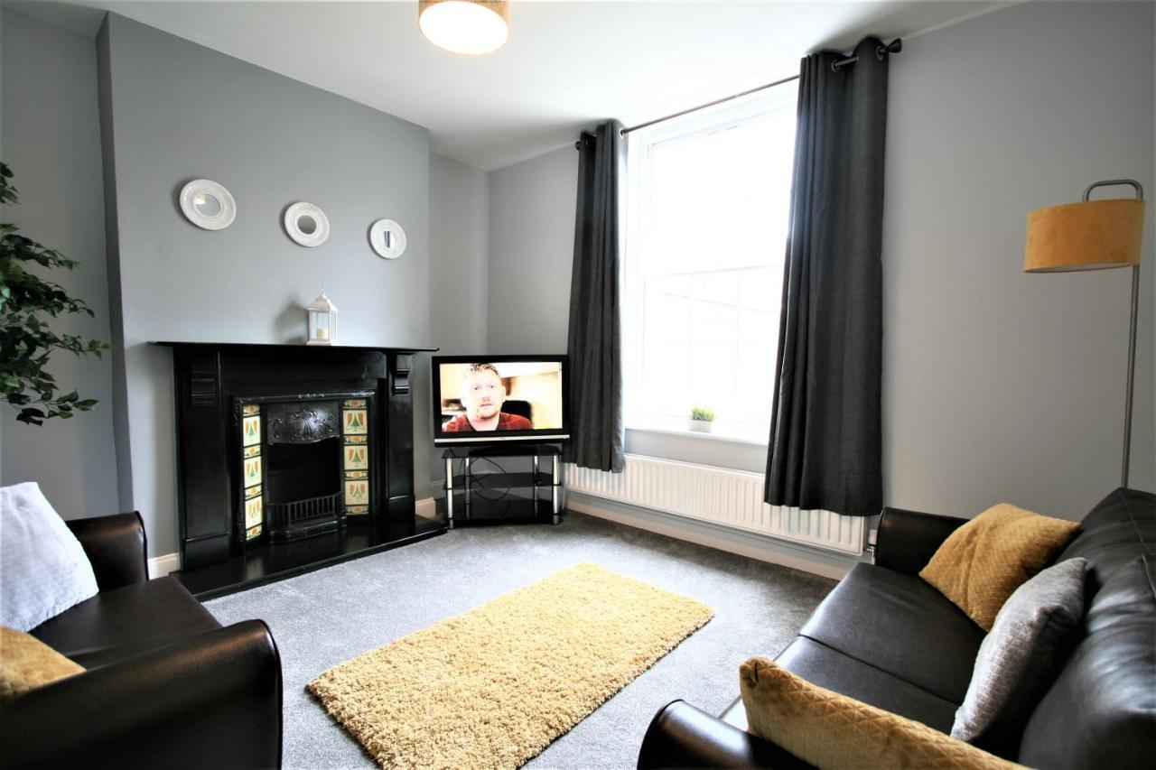 Nelson By The Docks Serviced Apartments By Roomsbooked Глостър Екстериор снимка