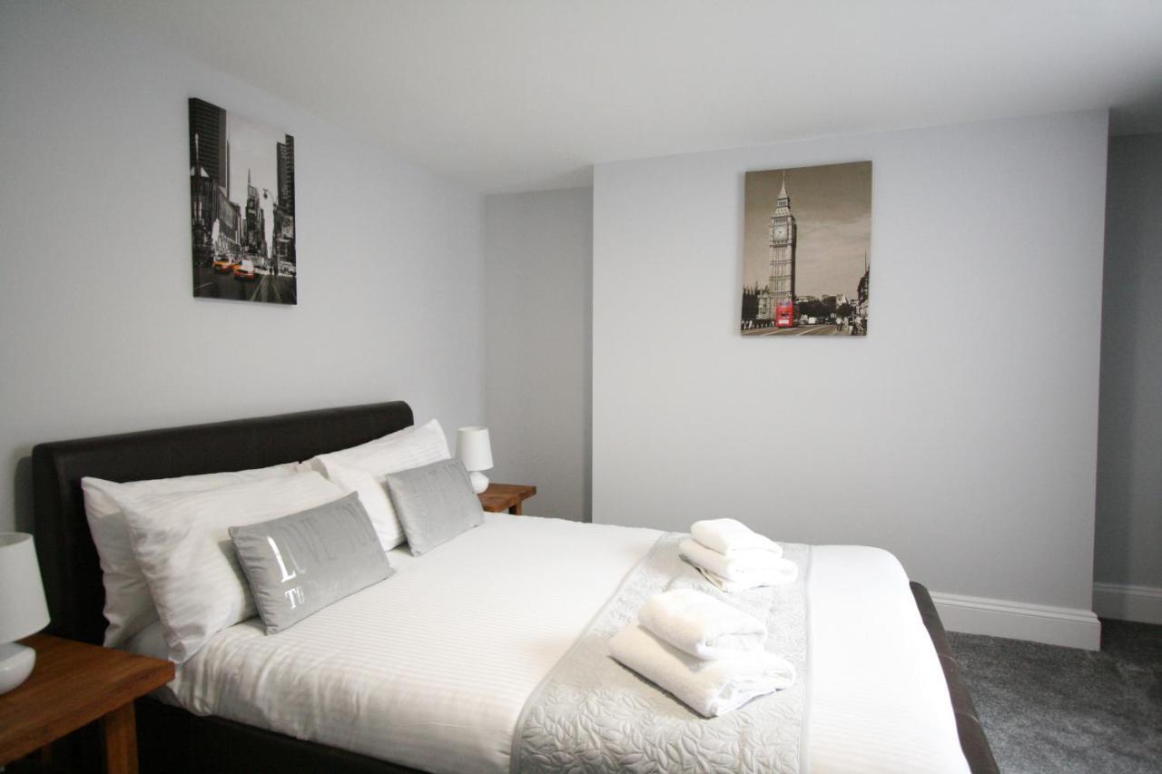 Nelson By The Docks Serviced Apartments By Roomsbooked Глостър Екстериор снимка